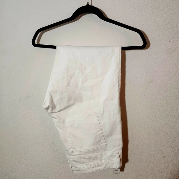 ⭐️NWT White GAP Straight Leg Jeans | Classic Fit Size 33 - Picture 5 of 9